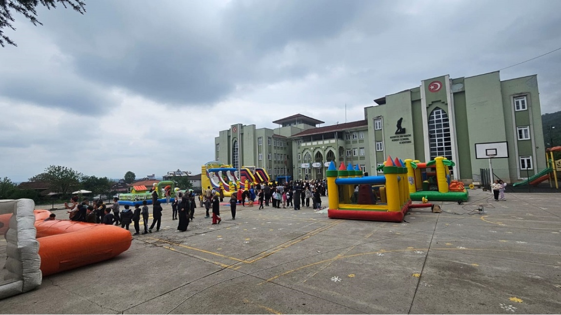 23 NİSAN ETKİNLİK HAFTASI KAPSAMINDA OKULUMUZA PARK KURDUK